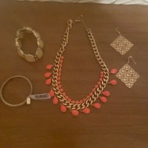 Jewelry lot: Necklace, earrings and Two bracelets